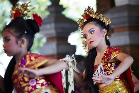 Keunikan Tari Pendet, Kesenian Tradisional dari Pulau Dewata - Daerah ...