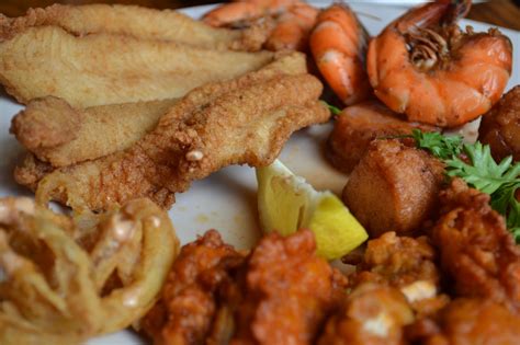 Southern Accents: Hyman's Seafood, Charleston, SC