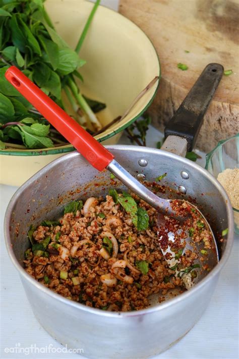 Thai larb recipe (larb moo ลาบหมู) - Authentic Thai Style