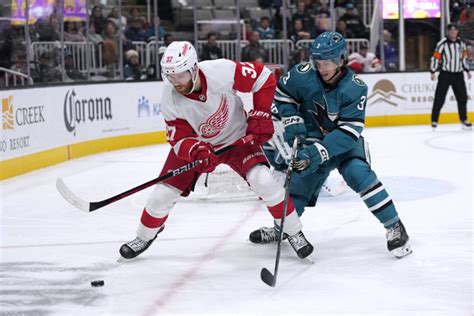 Detroit Red Wings snap out of slump to beat lowly San Jose Sharks, 5-3 ...