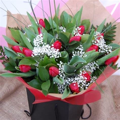 Red Tulip Bouquet (20 tulips)