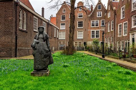 Begijnhof in Amsterdam - Tour the Oldest Hofjes in Amsterdam - Go Guides