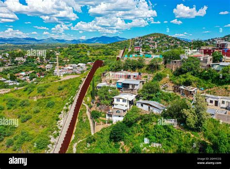 Mexico usa border wall aerial hi-res stock photography and images - Alamy