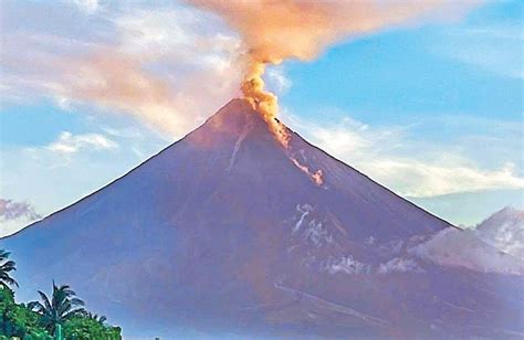 Mayon on Alert Level 3 amid magmatic eruption | Philstar.com