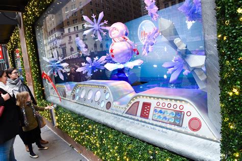 Photos: See The Most Beautiful Christmas Holiday Windows in NYC | New ...