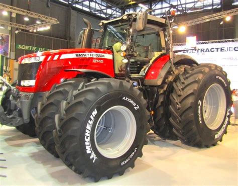 Massey Ferguson aumenta la potenza con l'MF 8740 - AgroNotizie ...