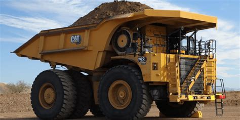 Caterpillar presents massive electric dump truck - electrive.com