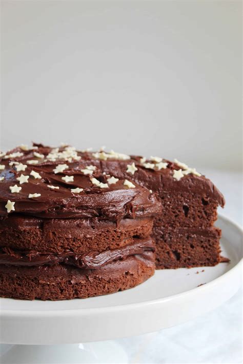 GLUTEN FREE CHOCOLATE CAKE RECIPE WITH THICK CHOCOLATE GANACHE FROSTING ...