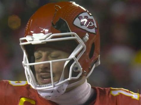 Chiefs QB Patrick Mahomes' helmet malfunction causes confusion in playoffs