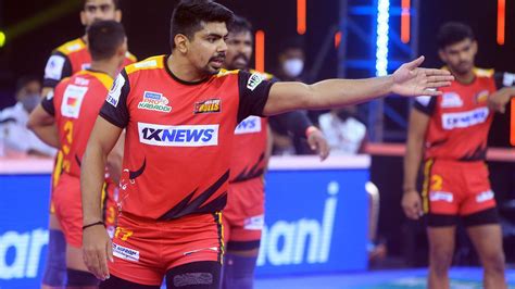 Pro Kabaddi 8: Pawan Sehrawat, Bengaluru Bulls thrash Dabang Delhi 61 ...