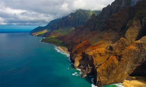 Na Pali Coast helicopter tour guide - Helo Days