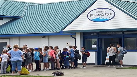 Thunderstorm closes Sheerness swimming pool