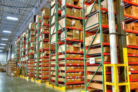 4 Essential Factors to Consider in Choosing Pallet Racks for Your Warehouse