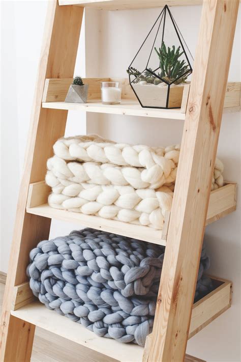 How To Store Blankets: Blanket Storage Ideas (2022)