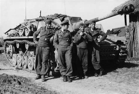 Tank ace Bodo Spranz with his crew and StuG.III Ausf.G : r/TankPorn