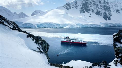 CONDÉ NAST TRAVELER Everyone, It Seems, Is Cruising to Antarctica ...