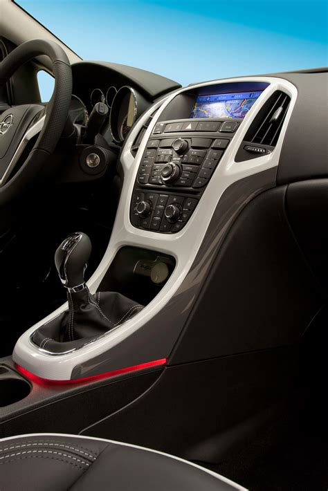 Opel Astra GTC - Interior - Car Body Design