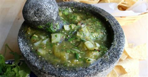 Molcajete Salsa Verde Recipe [VIDEO] - Mamá Maggie's Kitchen