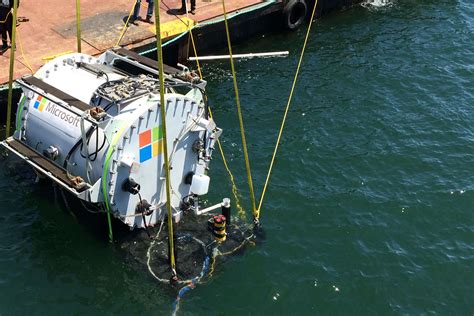 Microsoft is experimenting with underwater data centers - The Verge