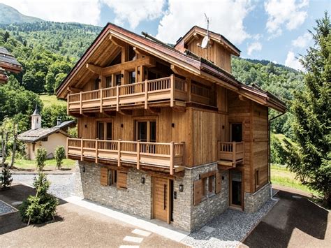 What is a French Chalet? Traditions and Luxury Ski Accommodation