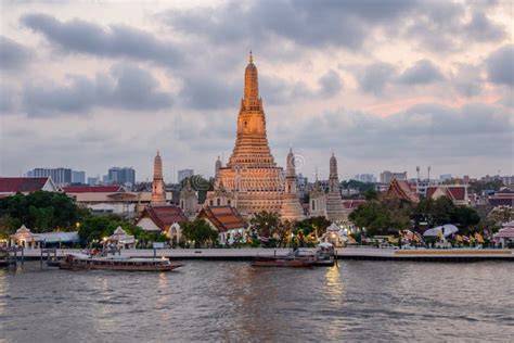 Wat Arun Night View Temple in Bangkok Stock Photo - Image of dusk ...