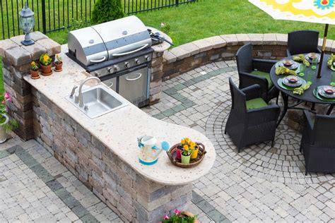 4 Unique Outdoor BBQ Area Ideas