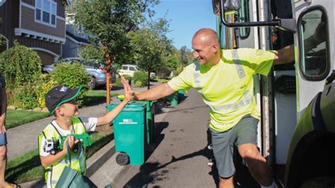 Oregon garbage truck driver taught an autistic boy about friendship