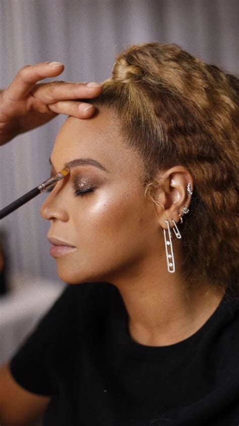 Beyoncé Looks on Twitter | Beyonce earrings, Beyonce, Beyonce nails