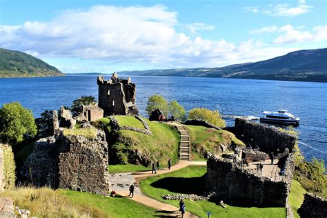 Discover Scotland's Magical Loch Ness Castle - Urquhart Castle - StoryV ...