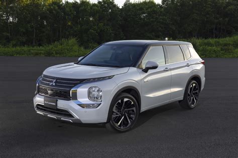 Mitsubishi Outlander Plug-In Hybrid SUV Announced to Arrive in Canada ...