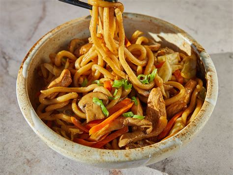 Yaki udon (Japanese stir-fried udon noodles with chicken and vegetables ...