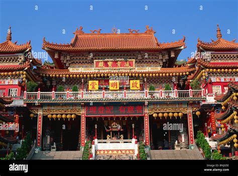 Taiwan Kaohsiung Lotus Lake Chi-ming-tang Temple Asia China Formosa ...