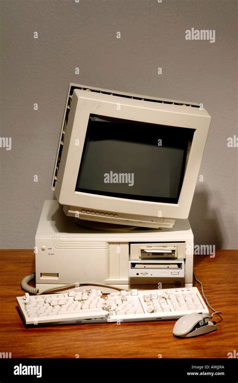 Old broken computer Stock Photo: 9483257 - Alamy