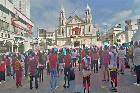 Mga deboto kuntento sa pagdiriwang ng Pista ng Itim na Nazareno ...