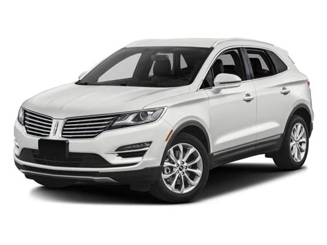 Lincoln Rolls Out Range Rover-Like SUV to Lure Younger Buyers