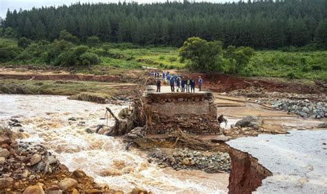 Cyclone Idai damage pictures: SHOCKING devastation as 1,000 dead ...