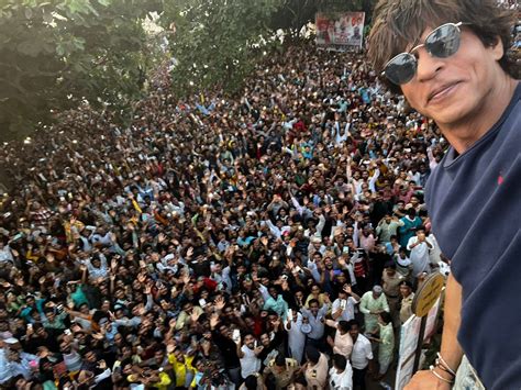 Shahrukh Khan overwhelmed with fans’ love on birthday