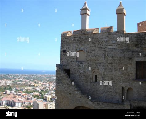 Il castello di carini hi-res stock photography and images - Alamy