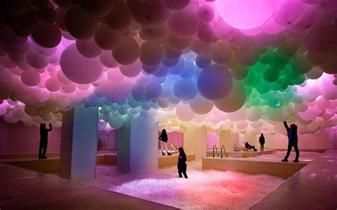 Balloon Museum, el museo que enamoró a Emily in Paris, llega a Madrid ...