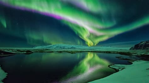 How & Where to See The Northern Lights in Iceland