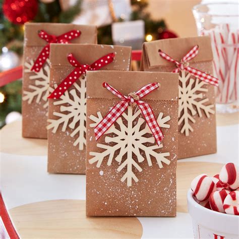 Snowflake Favor Bags | Homemade christmas gifts, Easy christmas gifts ...