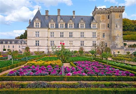 17 of the Best Castles in France to Visit!