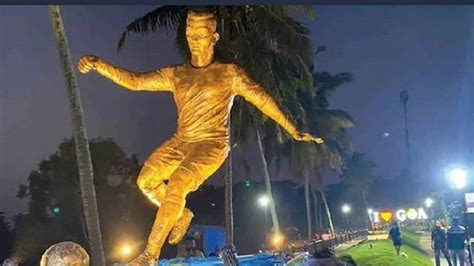 Cristiano Ronaldo's 410 kg statue unveiled in Goa - WATCH | Football ...