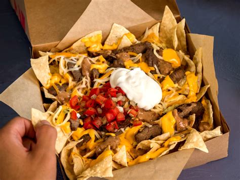 Food and Drink -- The Taco Bell Five Dollar Grande Nachos Box: Now ...