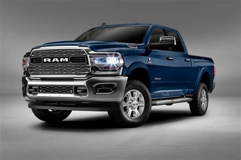 Ram 2500 Laramie tem defeitos no degrau retrátil e no câmbio