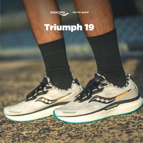 ร้าน รองเท้าวิ่ง Rev Runnr - Saucony Triumph 19