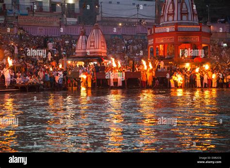 Evening prayer (Aarti) at Har Ki Pauri, River Ganges, Haridwar ...