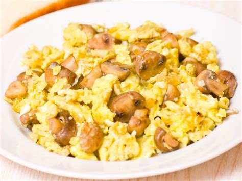 Scrambled Eggs with Bacon and Mushrooms Recipe and Nutrition - Eat This ...