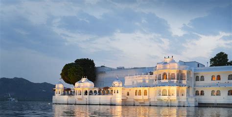 » Taj Lake Palace – Luxury India Hotel in Udaipur