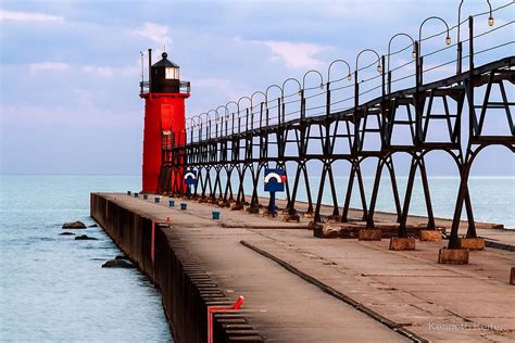 «South Haven Lighthouse with Catwalk» de Kenneth Keifer | South haven ...